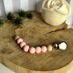 Zawieszka do smoczka z klipsem – pudrowy róż, silikonowo-drewniana